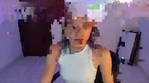 Snapshot of gia_white01 chatting on 12.17.25 GIA WHITE Independet online show from 12.17.25