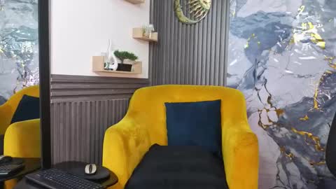 Snapshot of gianellacox chatting on 02.04.26 online show from 02.04.26