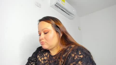 Snapshot of gianna_curv chatting on 02.06.25 Gianna online show from 02.06.25