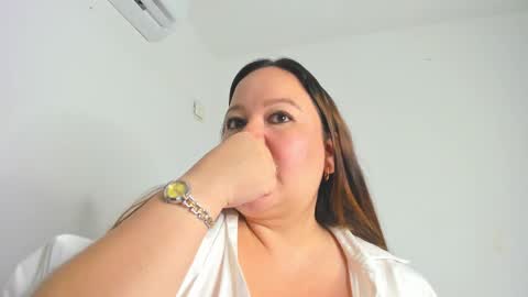 Snapshot of gianna_curv chatting on 03.03.25 Gianna online show from 03.03.25