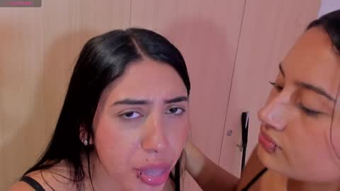 Snapshot of giannagovlea chatting on 01.28.25 giannagovlea online show from 01.28.25