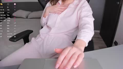 gigihadd online show from 04.25.26