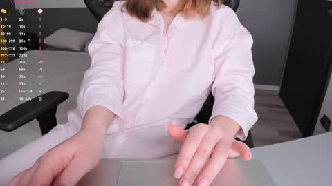 gigihadd online show from 04.25.26