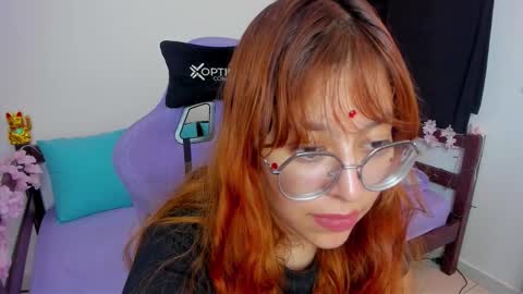 Snapshot of gigimooon chatting on 10.30.25 gigimooon online show from 10.30.25