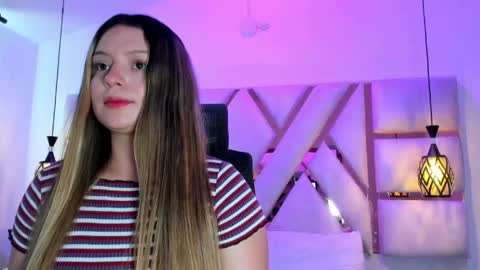 Giigii Hadid  online show from 04.22.26