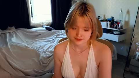 Snapshot of gimmergirls_ chatting on 07.05.26 Klara online show from 07.05.26