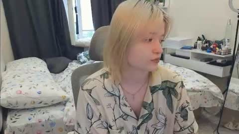 Snapshot of gimmergirls_ chatting on 07.19.26 Klara online show from 07.19.26
