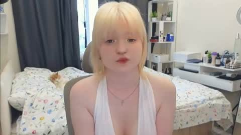 Snapshot of gimmergirls_ chatting on 07.20.26 Klara online show from 07.20.26
