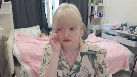 Snapshot of gimmergirls_ chatting on 07.24.26 Klara online show from 07.24.26