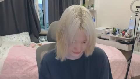 Snapshot of gimmergirls_ chatting on 07.30.26 Klara online show from 07.30.26