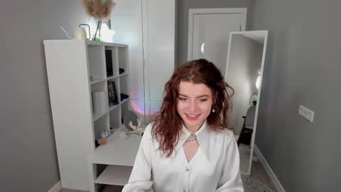 Snapshot of gin_yoon chatting on 02.10.25 Gin online show from 02.10.25