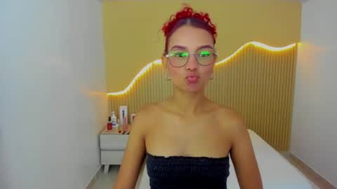Snapshot of ginamorelo chatting on 06.10.26 G I A N A online show from 06.10.26