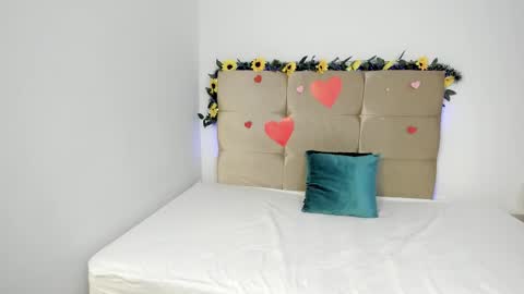 Snapshot of ginelawest chatting on 02.21.25 Gine online show from 02.21.25