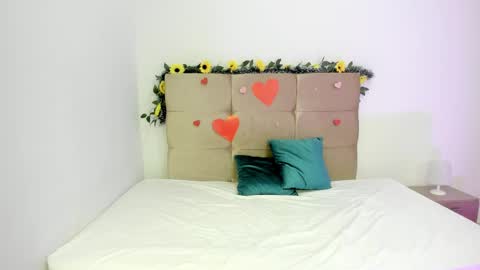 Snapshot of ginelawest chatting on 03.05.25 Gine online show from 03.05.25