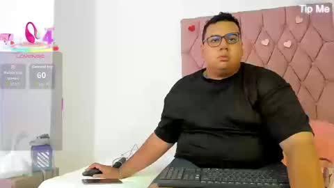 Snapshot of ginelawest chatting on 09.24.25 Gine online show from 09.24.25