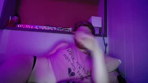 Snapshot of ginger_binj chatting on 10.06.25 ginger_binj online show from 10.06.25