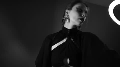        im expecting 350 thumbs up on my altar   online show from 03.20.26