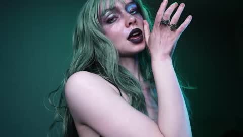        im expecting 350 thumbs up on my altar   online show from 04.02.26