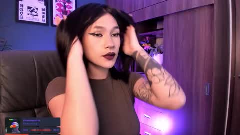 Snapshot of ginnaaaa_ chatting on 11.28.25 Ginnaa online show from 11.28.25