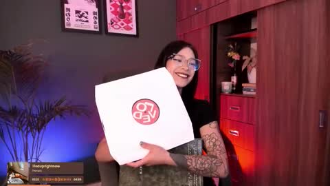 Snapshot of ginnaaaa_ chatting on 12.03.25 Ginnaa online show from 12.03.25