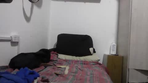 Snapshot of ginon293 chatting on 11.11.25 emahot online show from 11.11.25