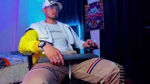 GIOMAR REYES online show from 01.12.25