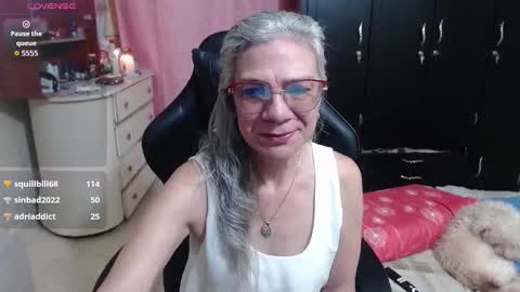 Snapshot of giorgia_xue53 chatting on 10.26.25 Mary online show from 10.26.25