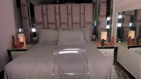 GIRL GRAY online show from 07.10.26