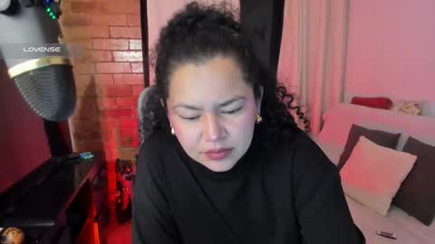 girl_inline online show from 11.20.25