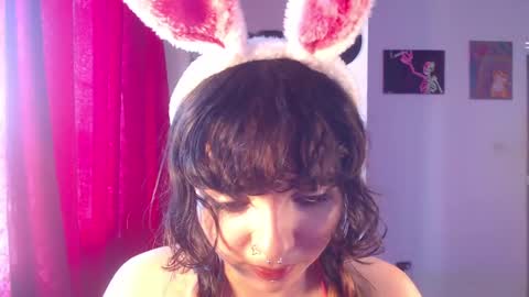 Snapshot of girlredkush chatting on 12.18.24 Ann online show from 12.18.24