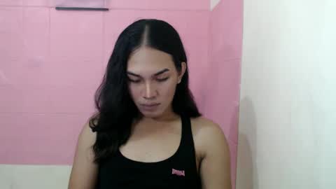 Snapshot of girlthatuneedxxx chatting on 12.13.24 Rhaine online show from 12.13.24