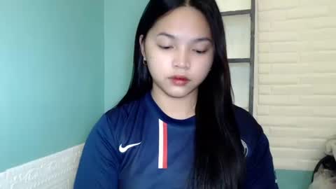 Snapshot of girlthatuneedxxx chatting on 10.06.25 Rhaine online show from 10.06.25