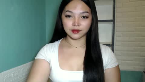 Snapshot of girlthatuneedxxx chatting on 10.19.25 Rhaine online show from 10.19.25