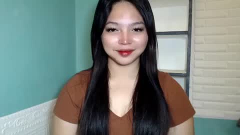 Snapshot of girlthatuneedxxx chatting on 10.22.25 Rhaine online show from 10.22.25