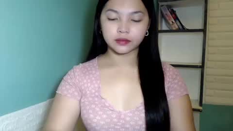 Snapshot of girlthatuneedxxx chatting on 11.28.25 Rhaine online show from 11.28.25