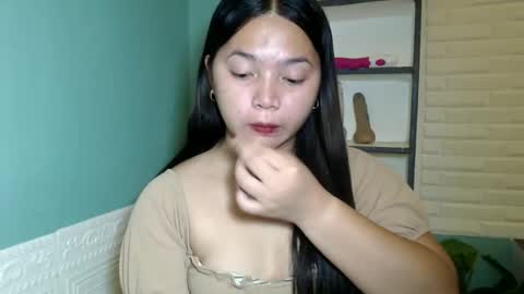 Snapshot of girlthatuneedxxx chatting on 12.19.25 Rhaine online show from 12.19.25