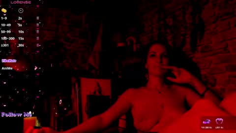 Snapshot of giselebonnet chatting on 07.15.26 Gisle online show from 07.15.26