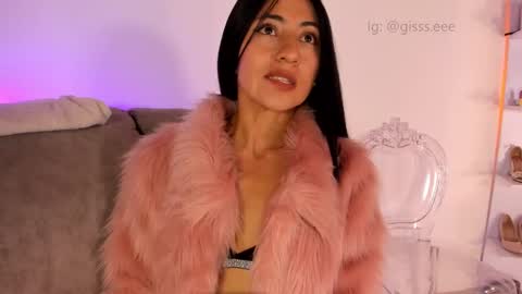 Snapshot of gisell_s chatting on 09.10.25 Gisell s online show from 09.10.25