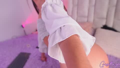 Instagram gisellee  22  online show from 02.07.25