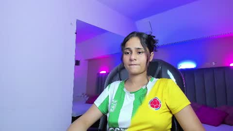 GISELLE ROLDAN online show from 06.18.26