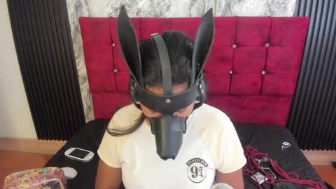 gisellholden_ online show from 05.20.26