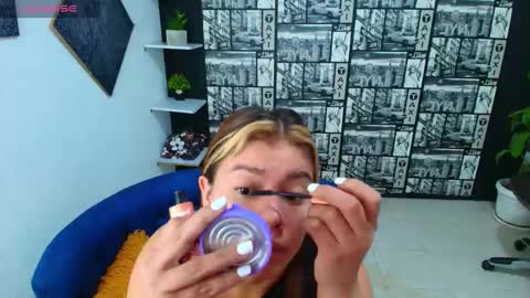 Snapshot of gissel_angel chatting on 10.16.25 Gissel angel online show from 10.16.25