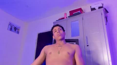 Snapshot of glader_guy chatting on 12.02.25 only for you bby online show from 12.02.25