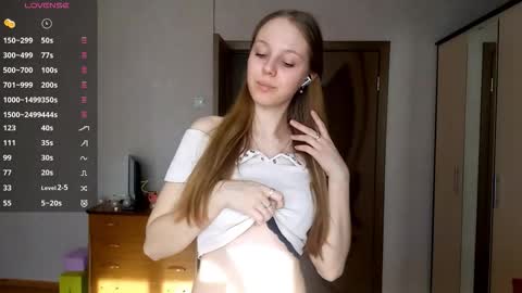 Snapshot of gladissoter chatting on 02.15.26 Violetta online show from 02.15.26