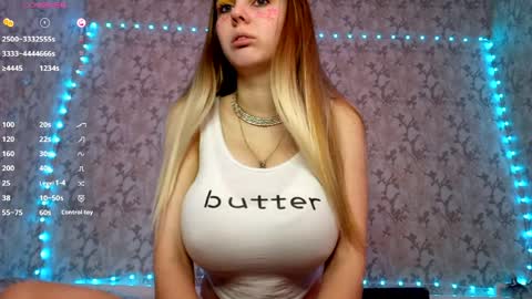 Snapshot of gladissoter chatting on 03.31.26 Violetta online show from 03.31.26