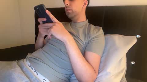 Snapshot of glamour_xo chatting on 11.18.25 Glamour online show from 11.18.25