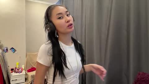 Mia online show from 03.30.26