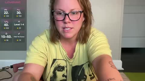 Snapshot of glitterkitty_108 chatting on 03.10.25 GlitterKitty 108 online show from 03.10.25