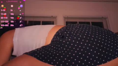 Snapshot of glizzyhotcakes chatting on 11.03.25 Glizzy Hotcakes online show from 11.03.25