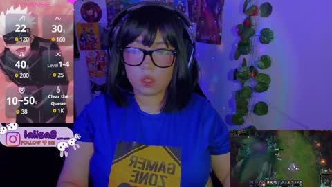 Snapshot of gloriette__ chatting on 12.21.24 LALISA online show from 12.21.24